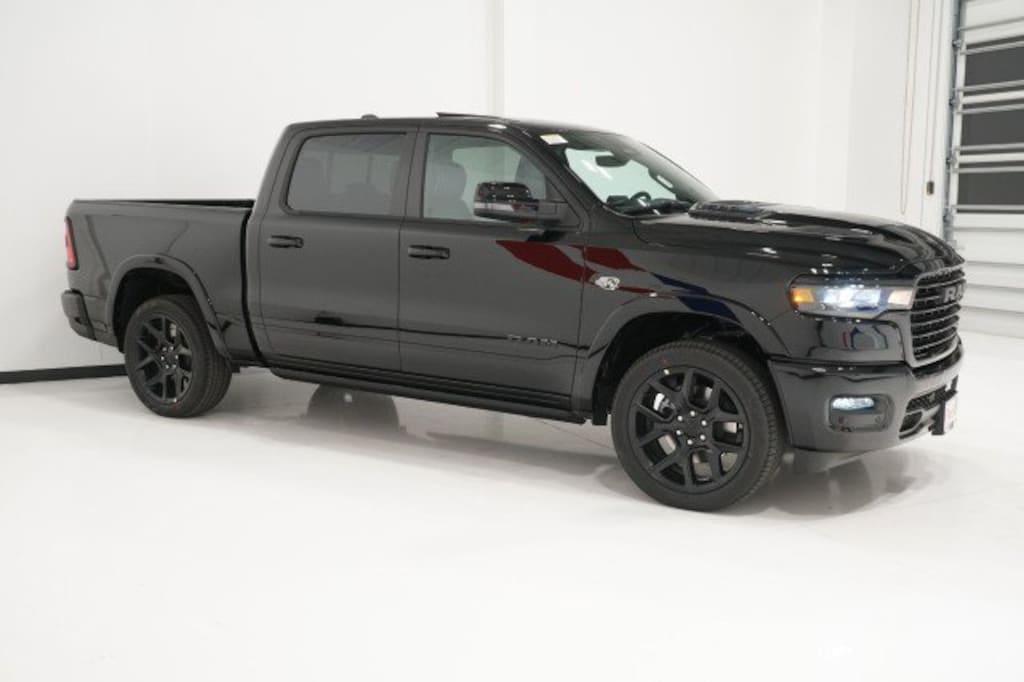 New 2026 Ram 1500 LARAMIE CREW CAB 4X4 5'7 BOX Pickup