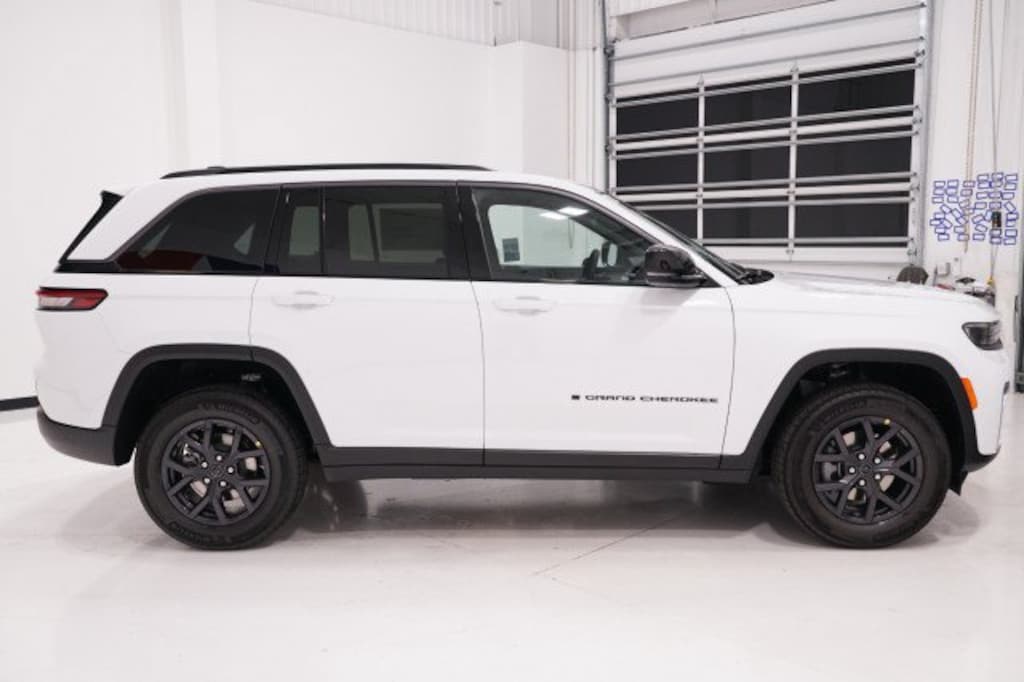 New 2027 Jeep Grand Cherokee Laredo Altitude Sport Utility