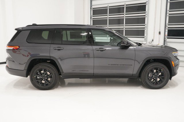 2025 Jeep Grand Cherokee Altitude X photo 3