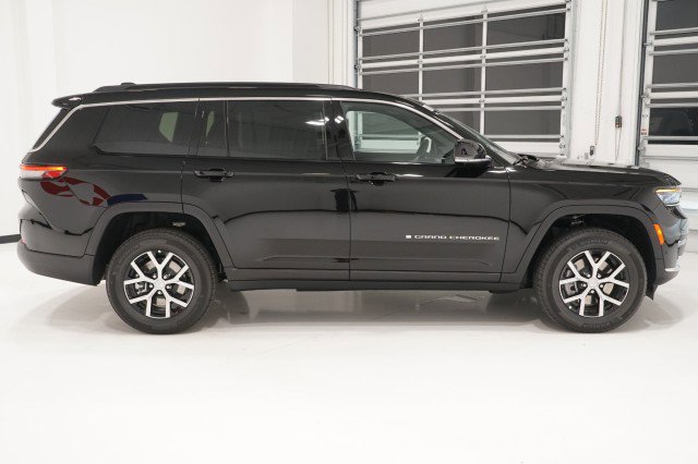 2025 Jeep Grand Cherokee Limited photo 4