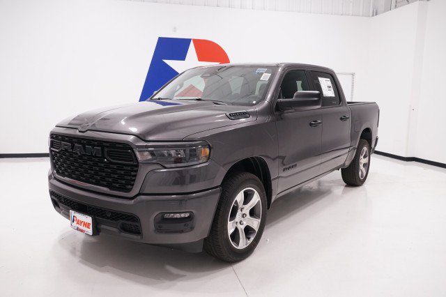 2027 Ram 1500 EXPRESS CREW CAB 4X2 5'7 BOX Pickup