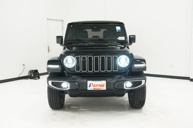 2025 Jeep Wrangler Sahara photo 2