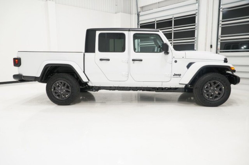 New 2026 Jeep Gladiator SPORT S 4X4 Pickup