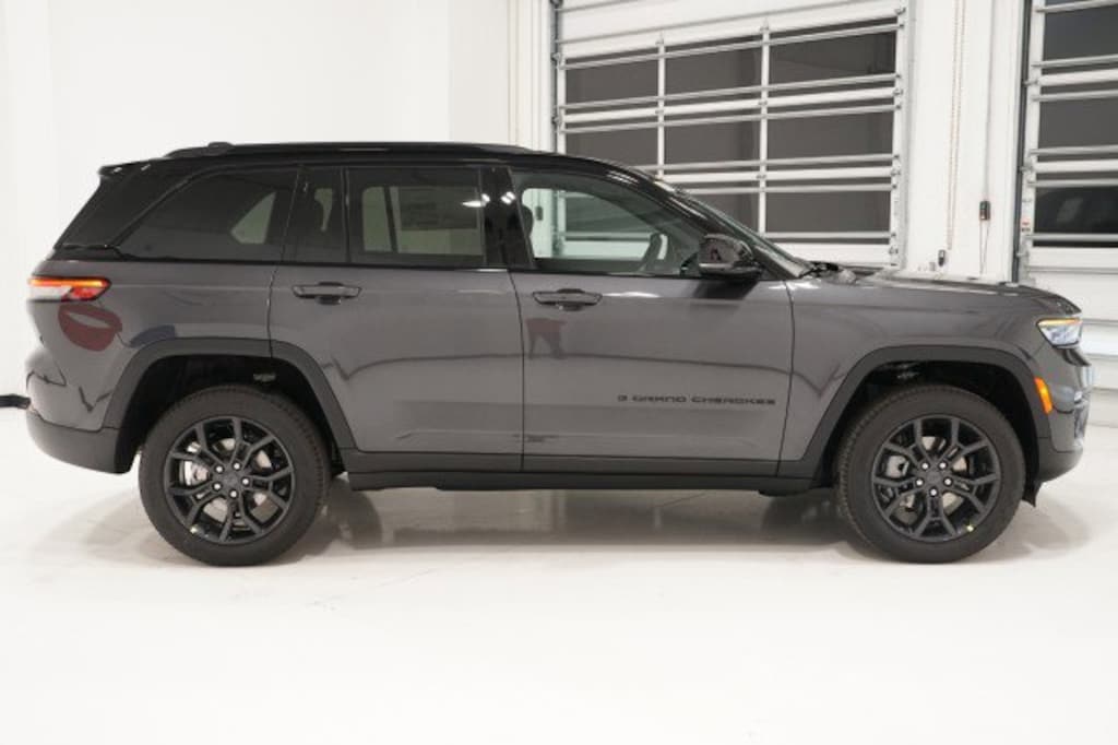 New 2025 Jeep Grand Cherokee LIMITED 4X4 Sport Utility