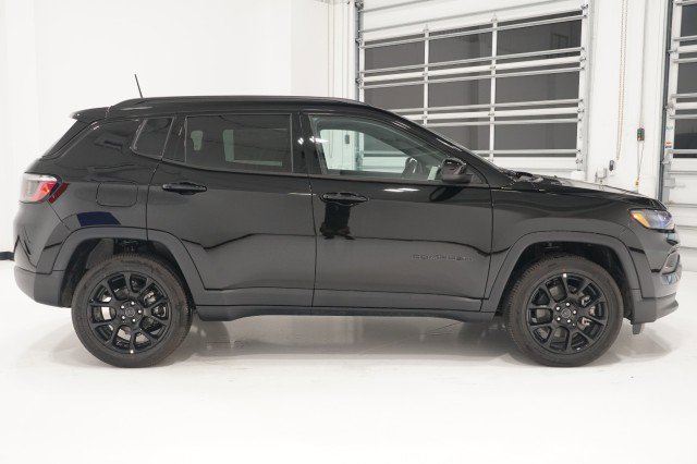 2025 Jeep Compass Latitude Altitude Special Edition photo 4