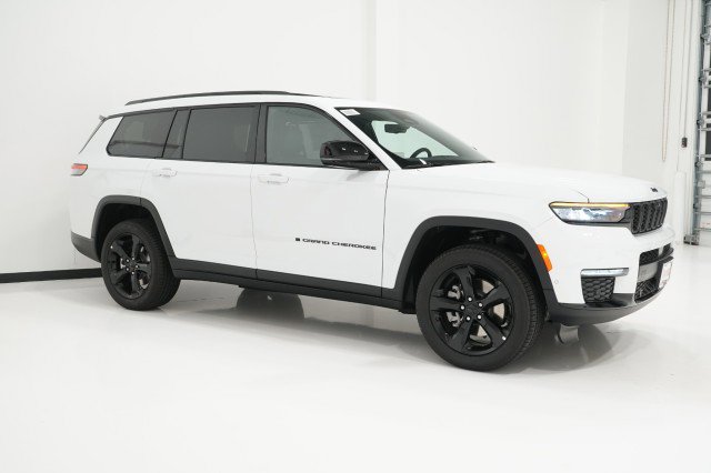 2025 Jeep Grand Cherokee Limited photo 2