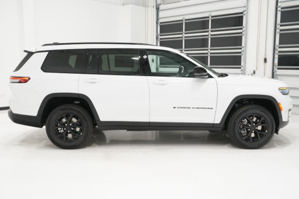 New 2025 Jeep Grand Cherokee L ALTITUDE X 4X2 Sport Utility