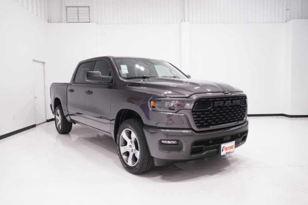 New 2026 Ram 1500 EXPRESS CREW CAB 4X4 5'7 BOX Pickup