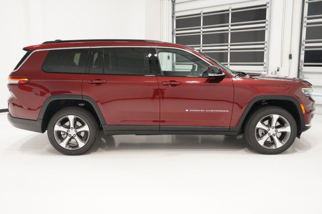 2025 Jeep Grand Cherokee Limited photo 4