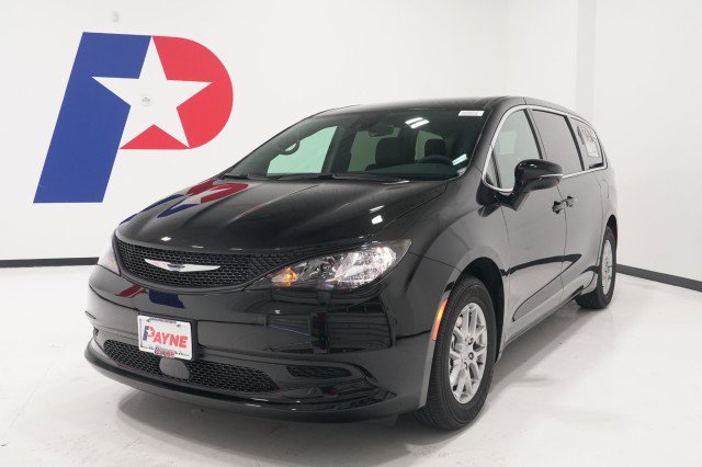2026 Chrysler Voyager LX's photo