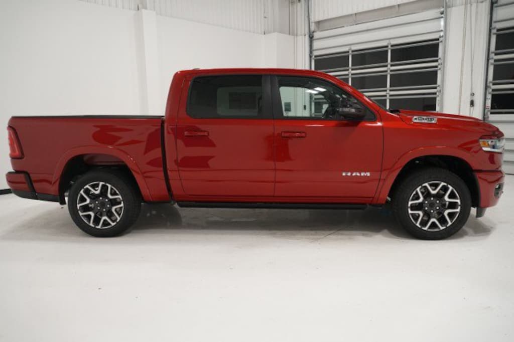 New 2026 Ram 1500 LARAMIE CREW CAB 4X4 5'7 BOX Pickup