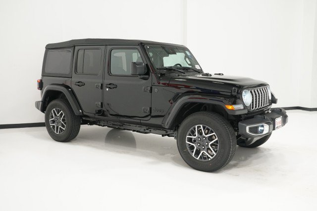 2025 Jeep Wrangler Sahara photo 3