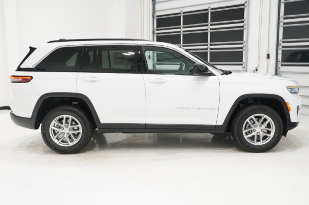 New 2025 Jeep Grand Cherokee LAREDO X 4X2 Sport Utility