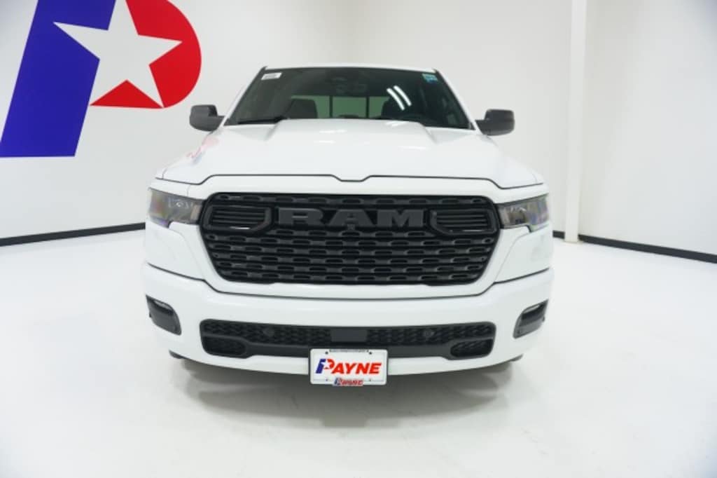 New 2026 Ram 1500 EXPRESS CREW CAB 4X2 5'7 BOX Pickup