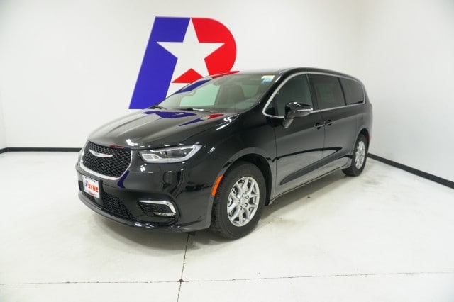 2026 Chrysler Pacifica Select's photo