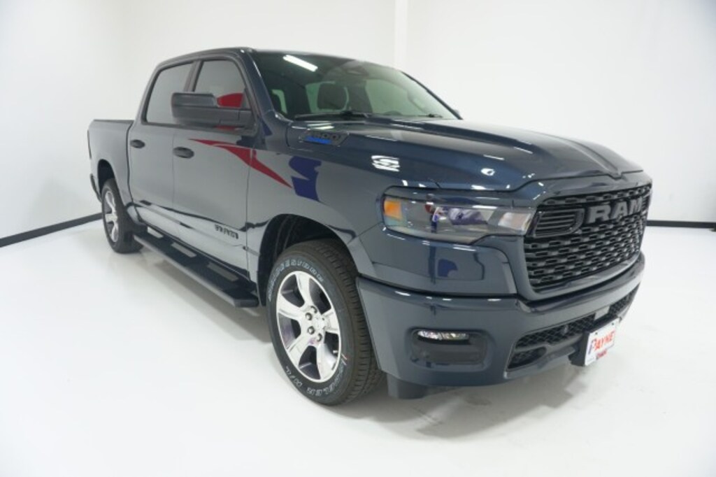 New 2026 Ram 1500 Express Crew Cab 4x2 5'7 Box Pickup