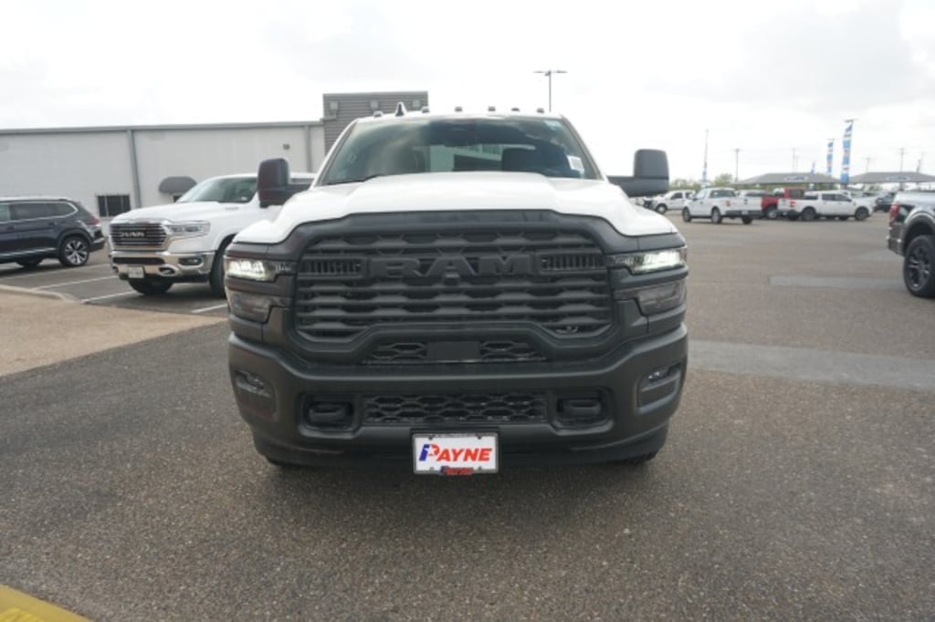 New 2026 Ram 3500 Chassis Cab TRADESMAN CREW 4X4 60' CA Pickup