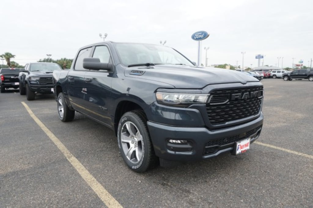 New 2026 Ram 1500 EXPRESS CREW CAB 4X2 5'7 BOX Pickup