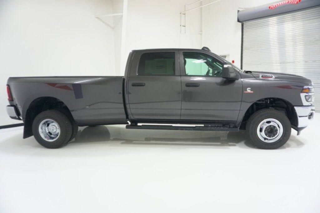 New 2026 Ram 3500 TRADESMAN CREW CAB 4X4 8' BOX Pickup