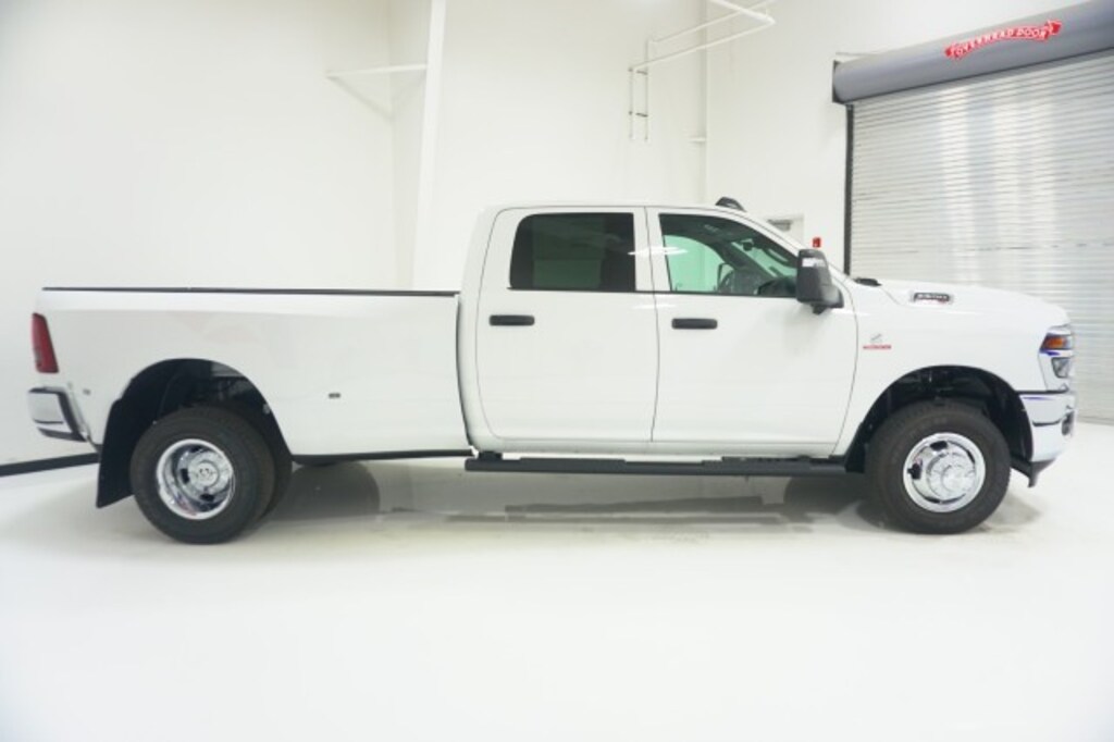 New 2026 Ram 3500 TRADESMAN CREW CAB 4X4 8' BOX Pickup