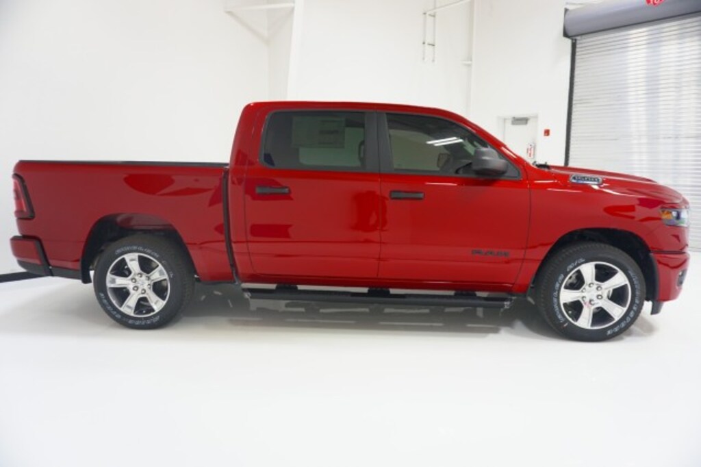 New 2026 Ram 1500 Express Crew Cab 4x2 5'7 Box Pickup