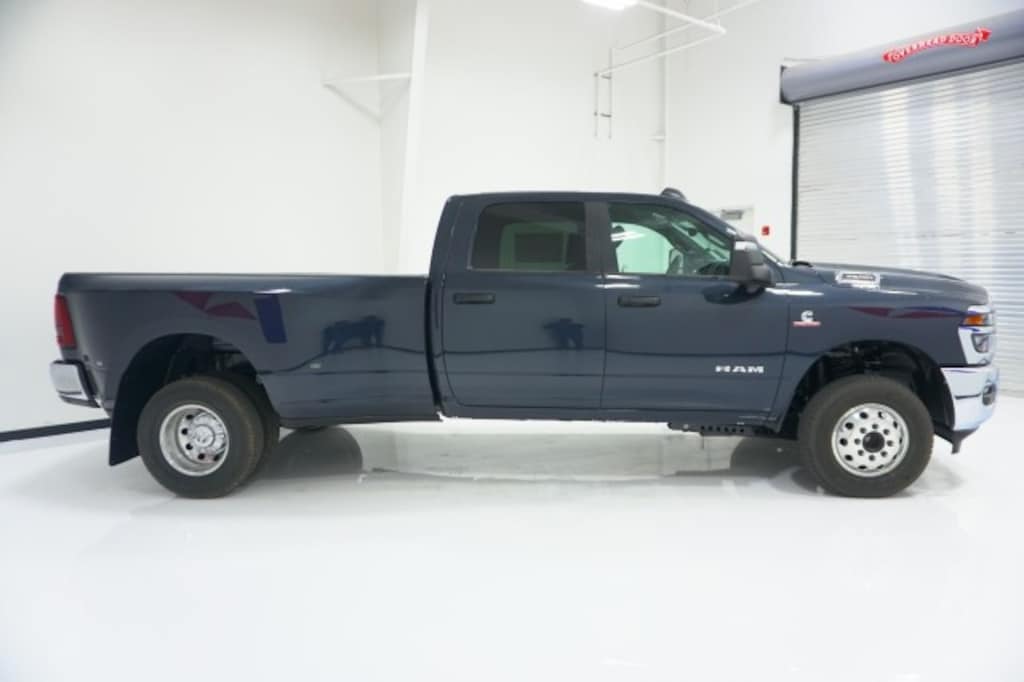 New 2026 Ram 3500 LONE STAR CREW CAB 4X4 8' BOX Pickup