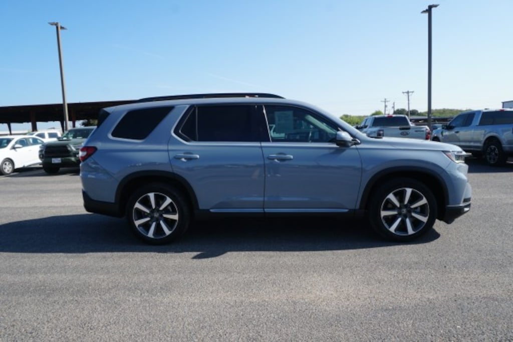 Used 2025 Honda Pilot Touring SUV