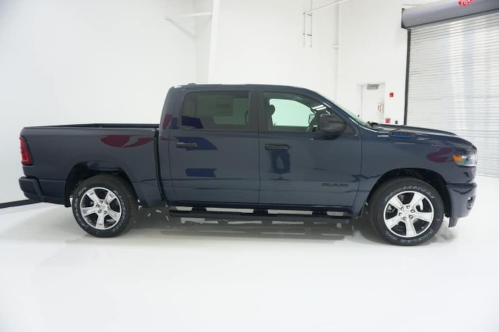 New 2026 Ram 1500 Express Crew Cab 4x2 5'7 Box Pickup