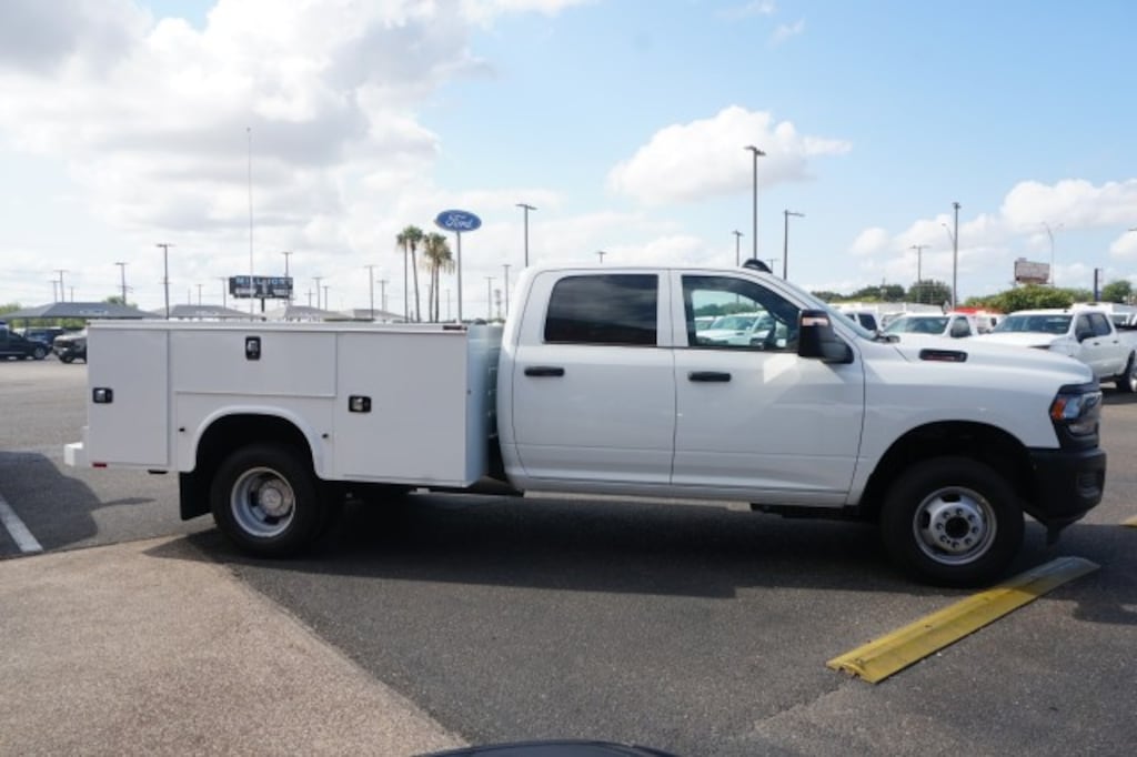New 2024 Ram 3500 Chassis Cab 3500 TRADESMAN CREW CAB CHASSIS 4X4 60' CA Pickup
