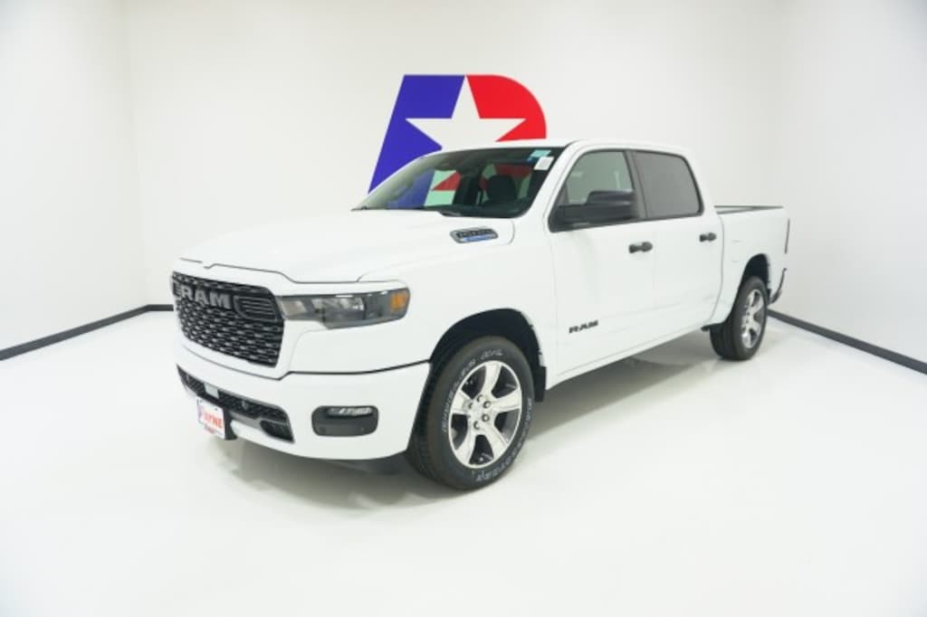 New 2026 Ram 1500 EXPRESS CREW CAB 4X2 5'7 BOX Pickup