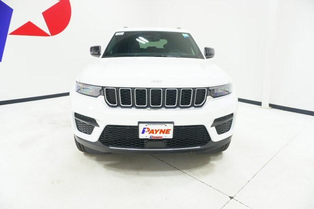 2025 Jeep Grand Cherokee Laredo photo 2