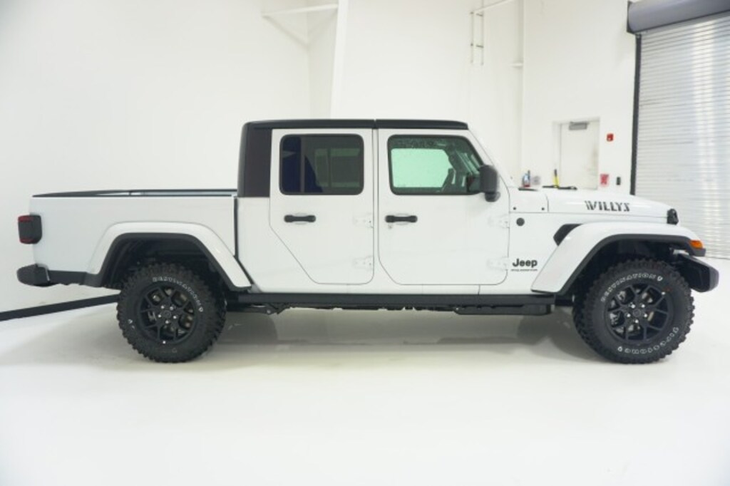 New 2026 Jeep Gladiator WILLYS 4X4 Pickup