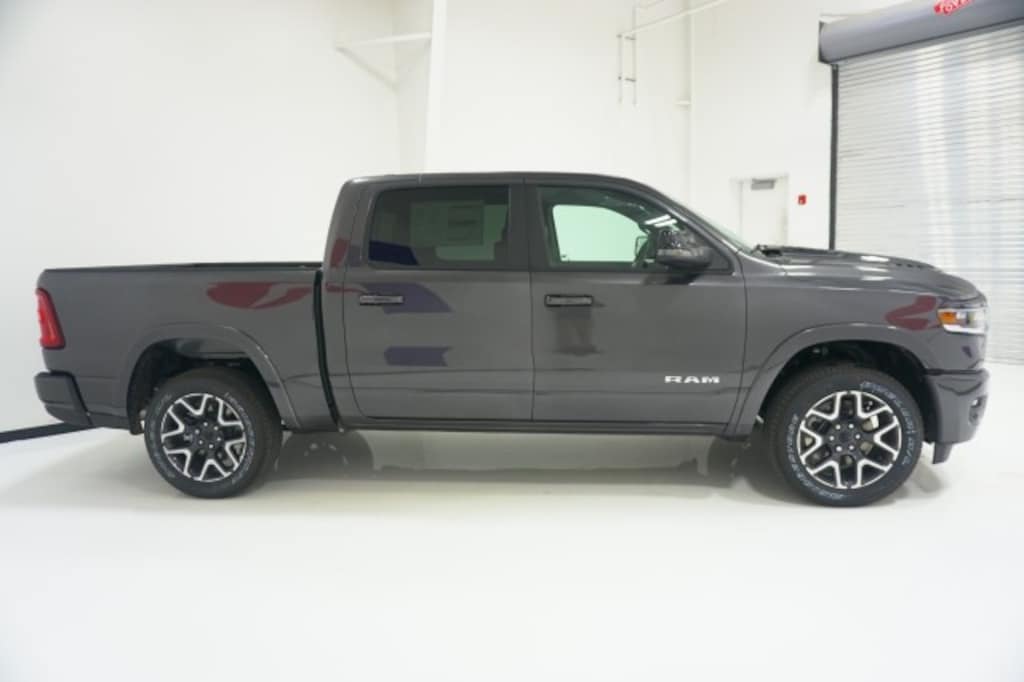 New 2026 Ram 1500 LARAMIE CREW CAB 4X2 5'7 BOX Pickup