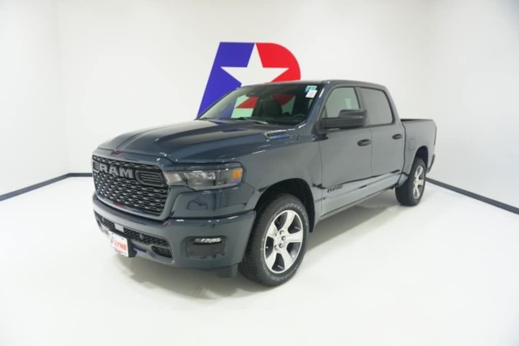 New 2026 Ram 1500 EXPRESS CREW CAB 4X2 5'7 BOX Pickup
