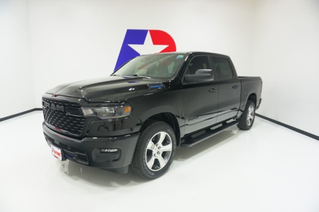 New 2026 Ram 1500 EXPRESS CREW CAB 4X2 5'7 BOX Pickup