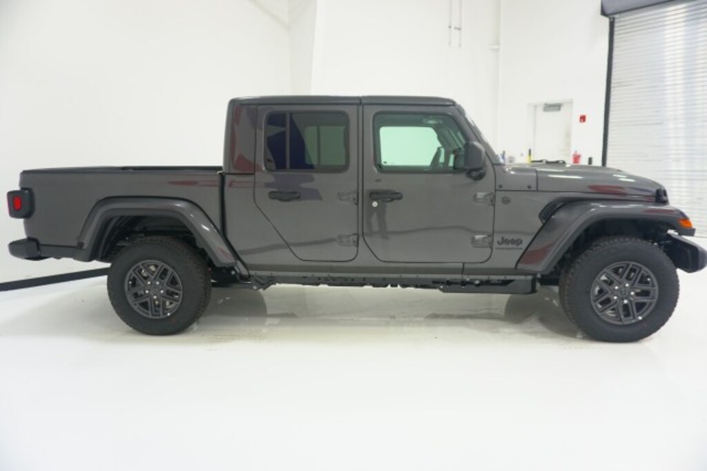 New 2026 Jeep Gladiator SPORT S 4X4 Pickup
