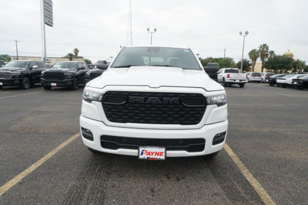 New 2026 Ram 1500 EXPRESS CREW CAB 4X2 5'7 BOX Pickup