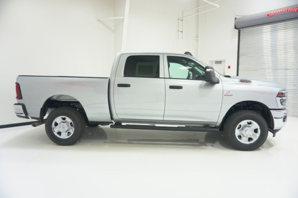 New 2026 Ram 2500 TRADESMAN CREW CAB 4X4 6'4 BOX Pickup