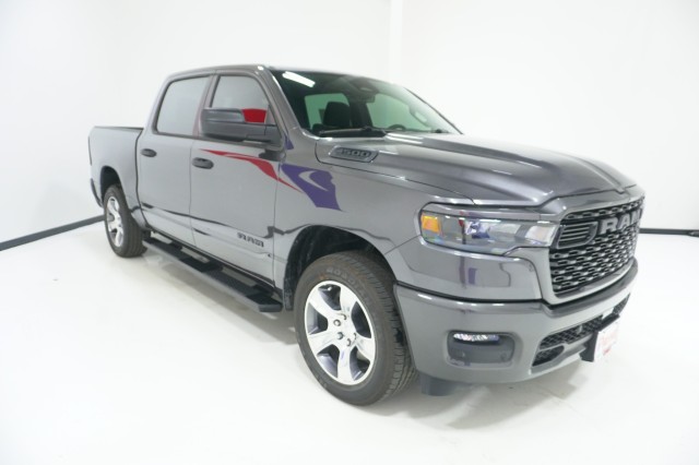 New 2027 Ram 1500 EXPRESS CREW CAB 4X2 5'7 BOX Pickup