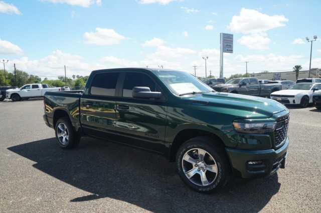 New 2027 Ram 1500 EXPRESS CREW CAB 4X2 5'7 BOX Pickup