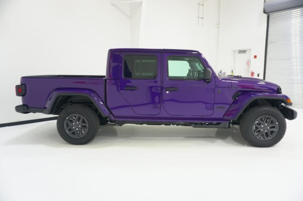 New 2026 Jeep Gladiator SPORT S 4X4 Pickup