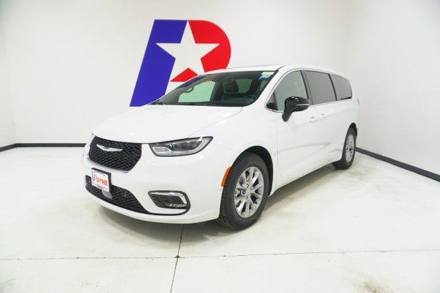 2026 Chrysler Pacifica Limited's photo