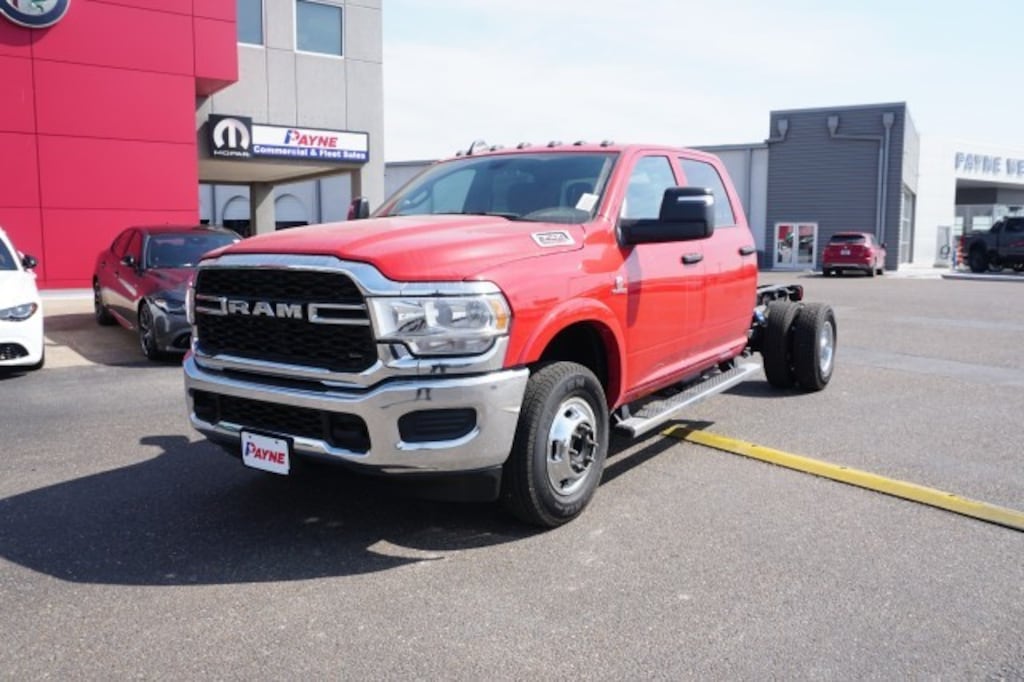 New 2024 Ram 3500 Chassis Cab 3500 TRADESMAN CREW CAB CHASSIS 4X2 60' CA Pickup