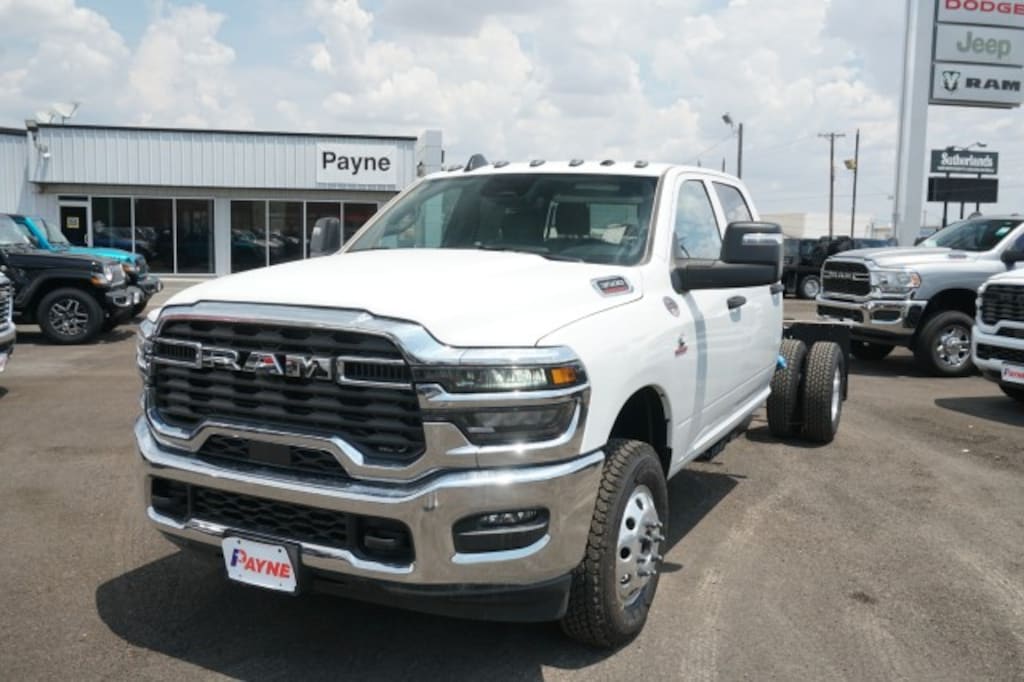 New 2025 Ram 3500 Chassis Cab 3500 TRADESMAN CREW CAB CHASSIS 4X4 60' CA Pickup