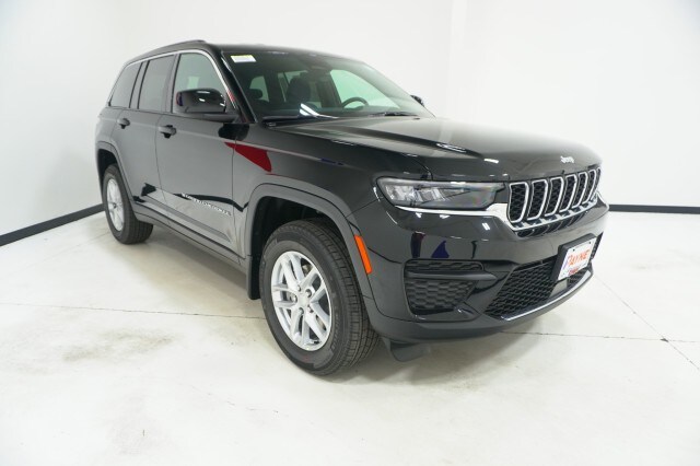 2025 Jeep Grand Cherokee Laredo photo 3