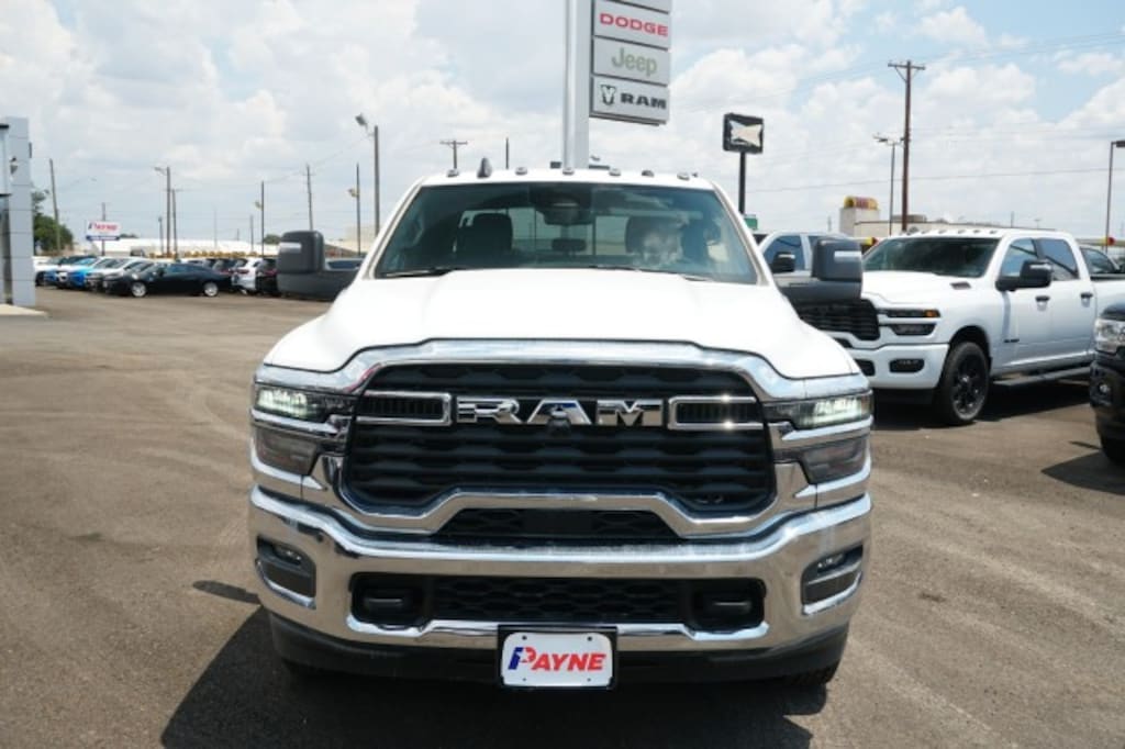 New 2025 Ram 3500 Chassis Cab 3500 TRADESMAN CREW CAB CHASSIS 4X4 60' CA Pickup