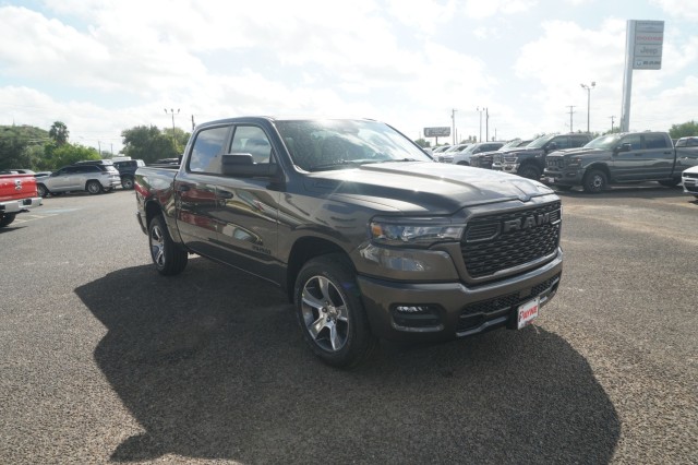 New 2027 Ram 1500 EXPRESS CREW CAB 4X2 5'7 BOX Pickup