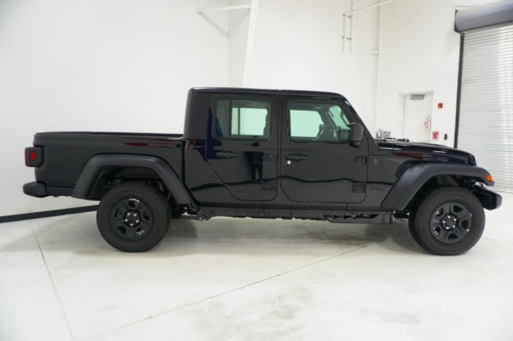 New 2026 Jeep Gladiator SPORT 4X4 Pickup