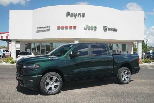 New 2027 Ram 1500 EXPRESS CREW CAB 4X2 5'7 BOX Pickup