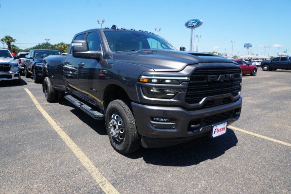 New 2026 Ram 3500 LARAMIE CREW CAB 4X4 8' BOX Pickup